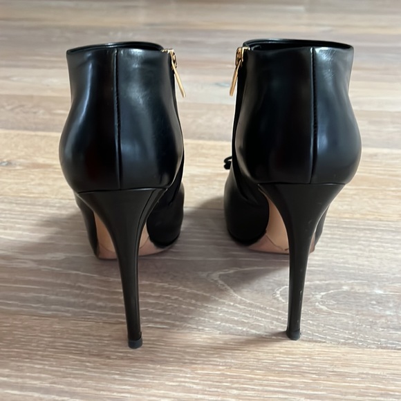 Black Ferragamo boots with gold bow detail size 10B. - Picture 3 of 8